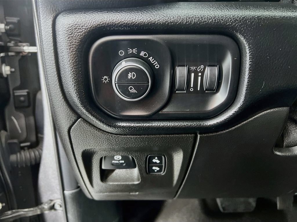 2019 RAM 1500 Big Horn/Lone Star Crew Cab 4x4 5'7" Box
