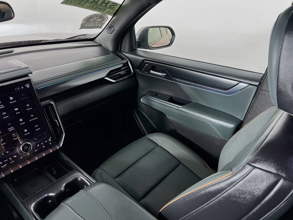 2024 GMC Acadia AT4