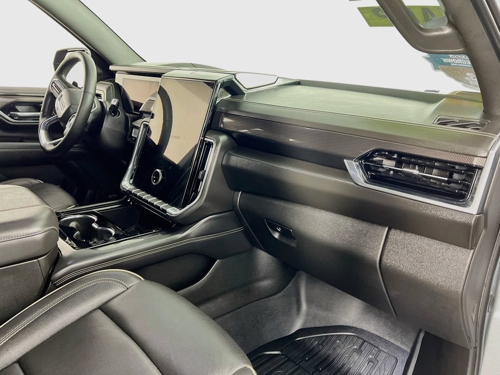2025 GMC Yukon Elevation