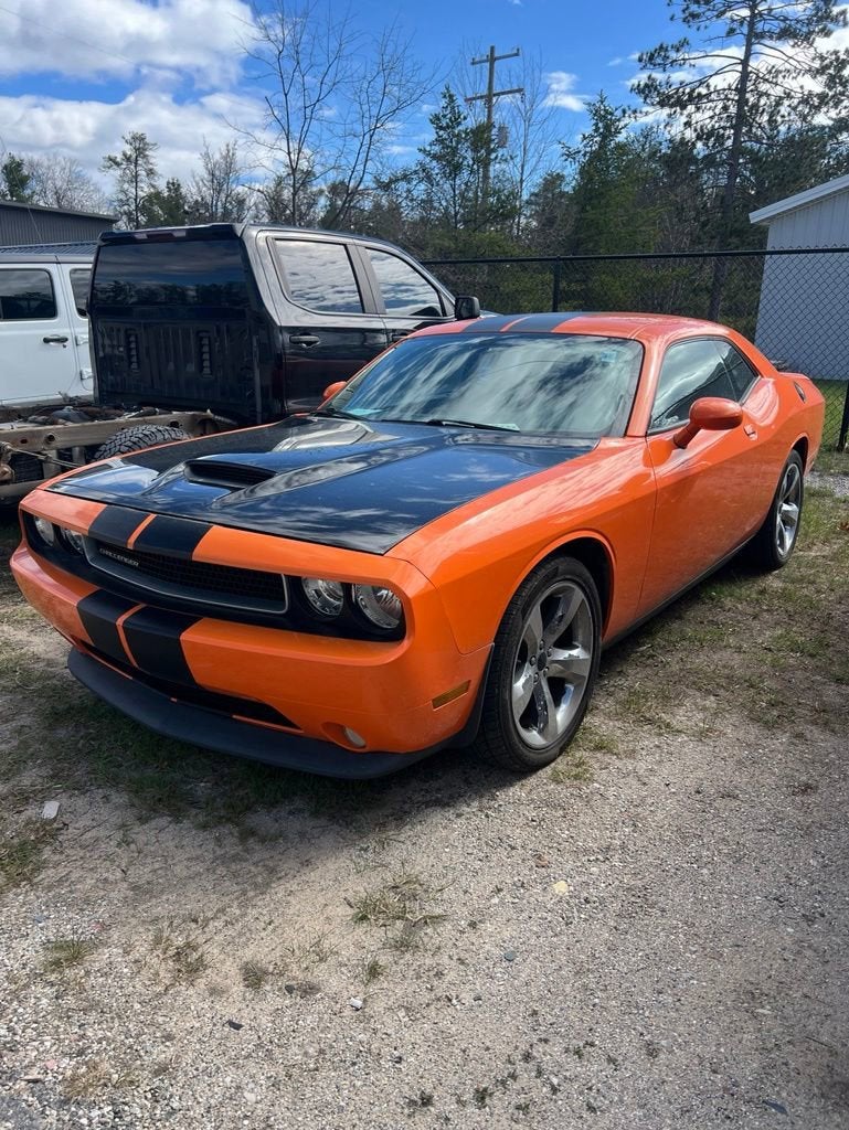 2014 Dodge Challenger SXT Plus's photo